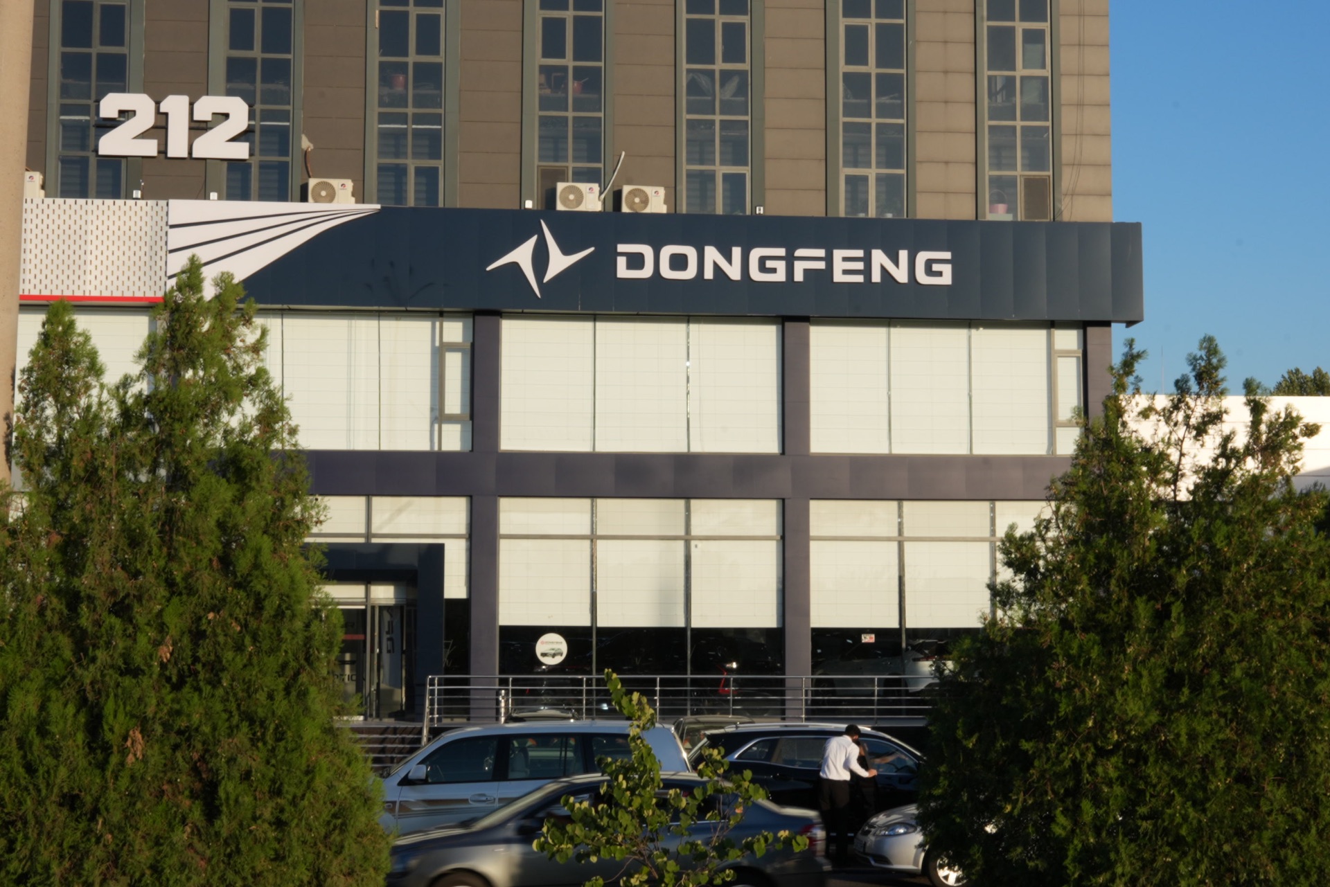 Открытие дилерских центров Dongfeng по всем регионам Узбекистана